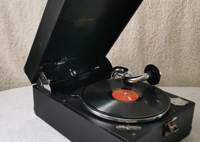 1946 Columbia Viva-Tonal Grafonola 9000A - 71c61634 834b 4d5b 90ca 453e00fed56c